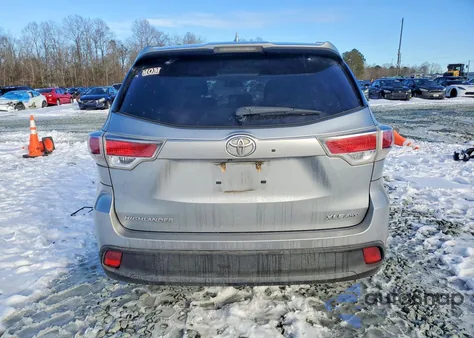 2016 Toyota Highlander Xle z USA, uszkodzony, nr VIN 5TDJKRFH8GS501371